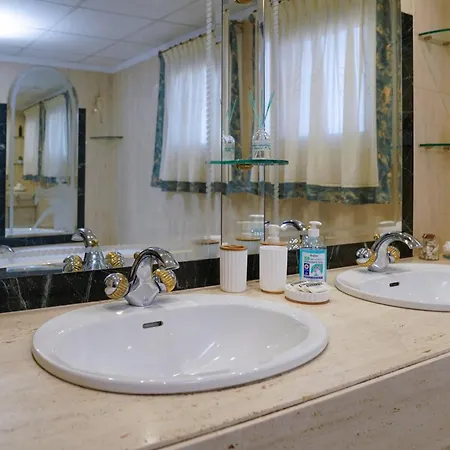 Fabulosa En Alhaurin Familias Con Piscina Privada ألاورين ذي ر تورّي